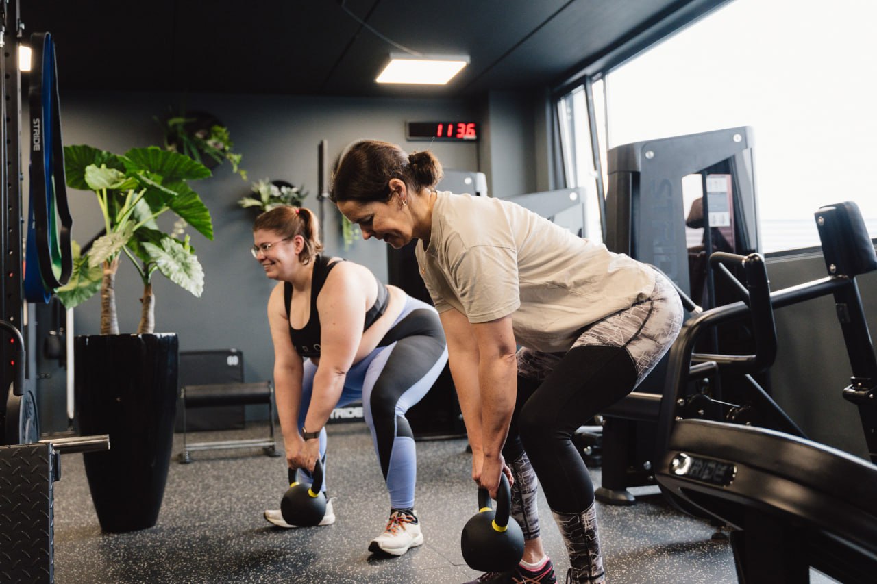 Zone5 dames trainen samen met kettlebells